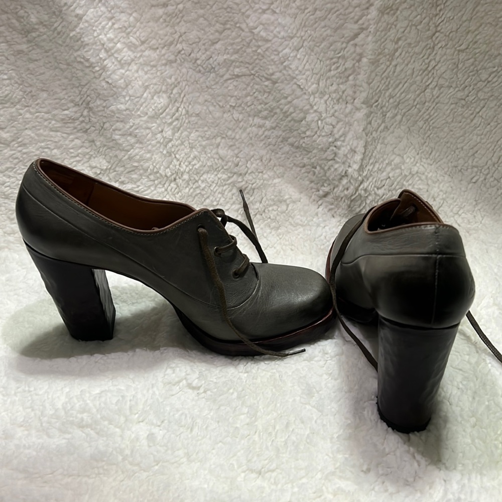 John Fluevog forest green platform vintage style oxford lace up heels.